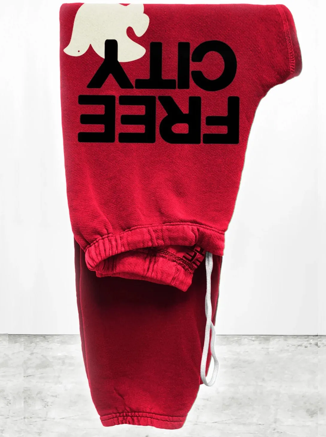 FREECITY LARGE SWEATPANT IN ARTYARD RED CREAM