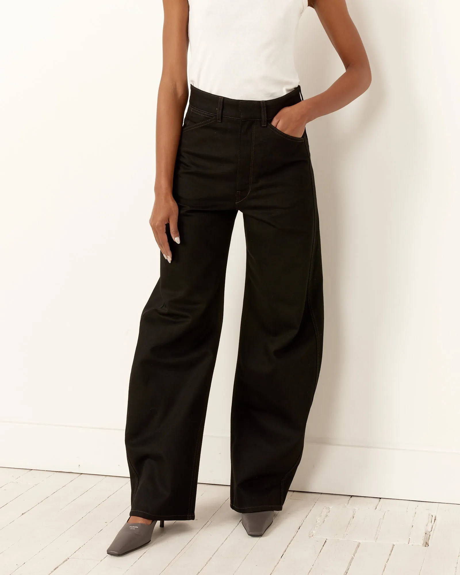 High Waisted Curved Pant in Black