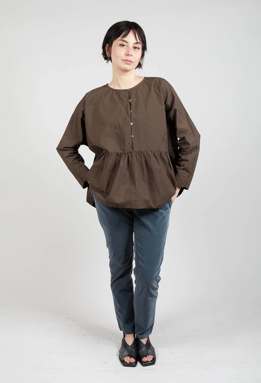 Long Sleeved Sarah Smock Shirt in Sepia