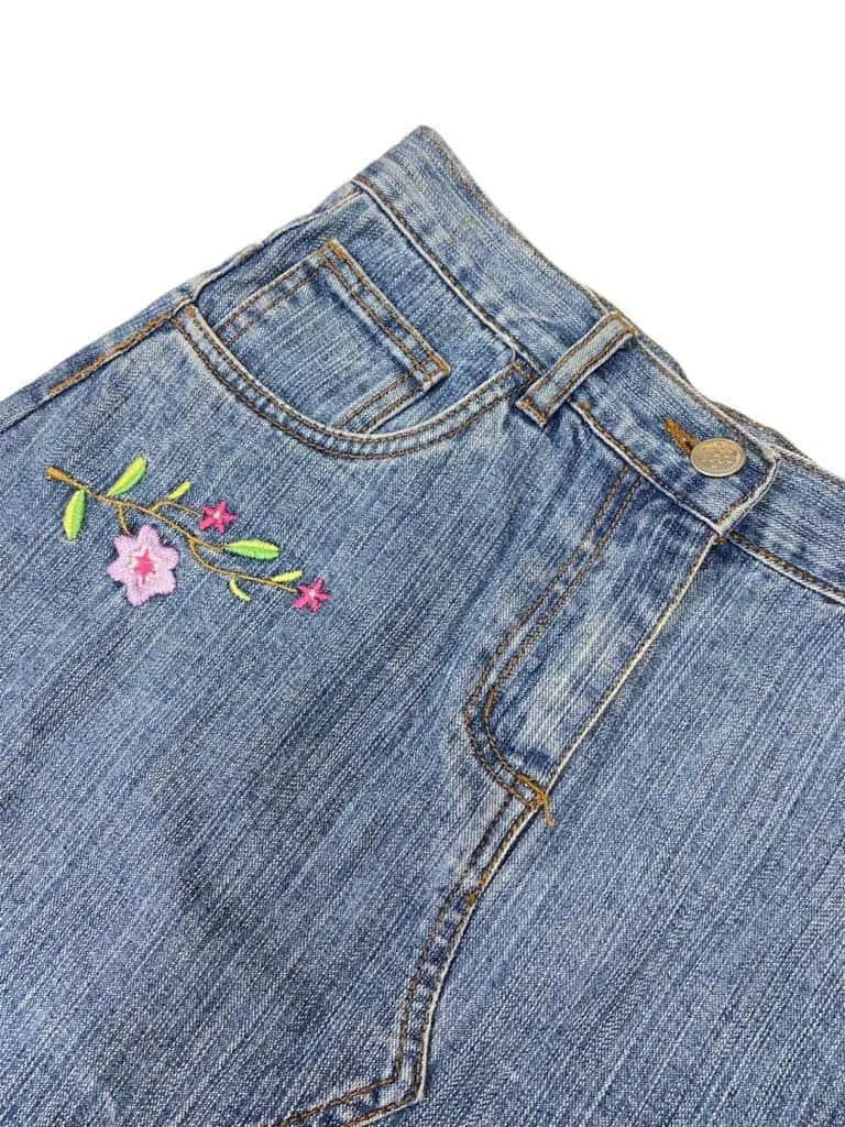 Vintage 90s Y2K denim mini skirt in blue with floral embroidery – W26